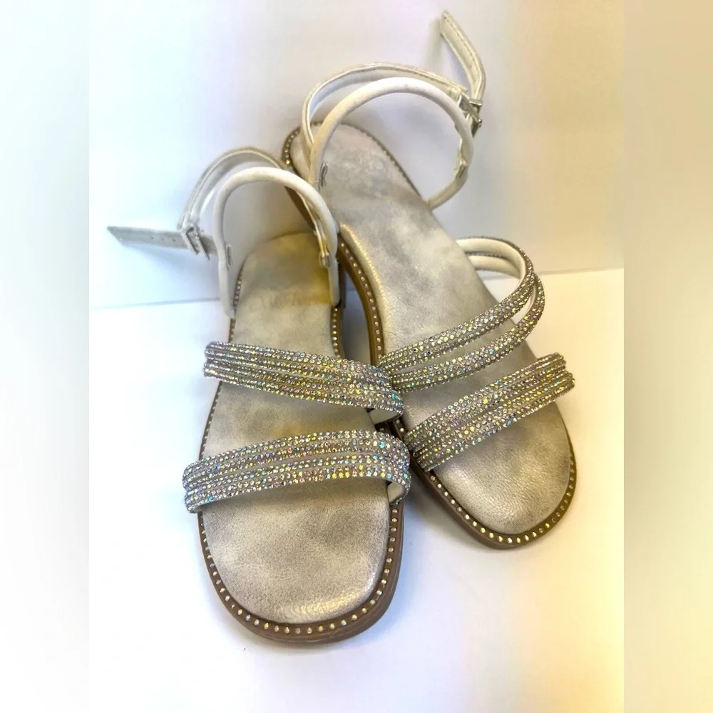 Vince Camuto- Sandals, Size:2, New with tag on‎ bottom, Silver, Strap